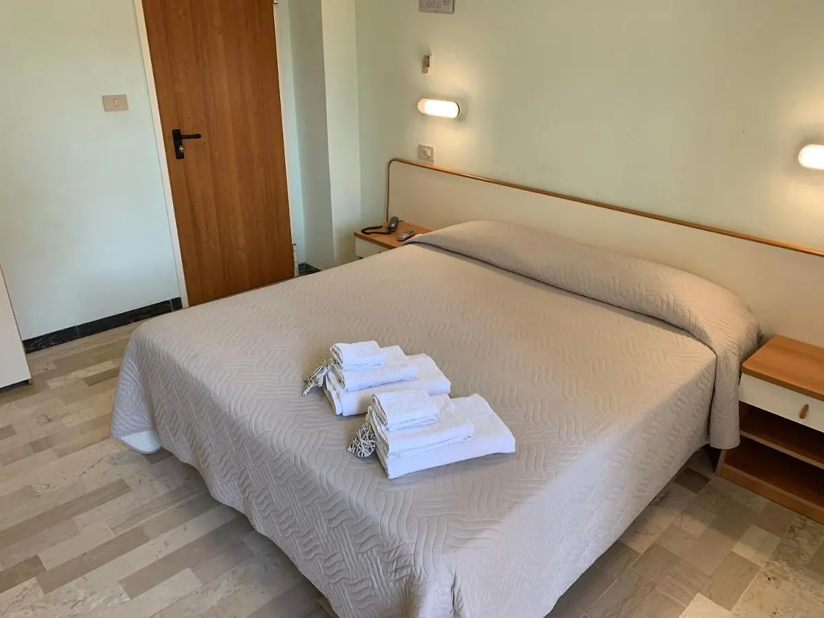 **  Hotel Levante Riccione a pochi passi dal mare Italia