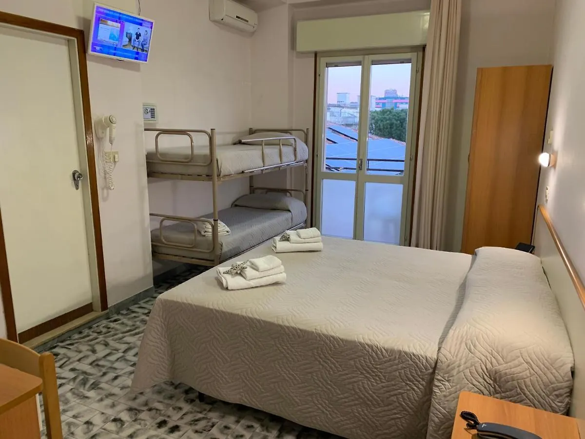 Hotel Levante Riccione a pochi passi dal mare 2*,